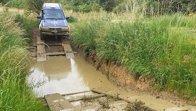 4x4 Off Road and Rally Taster Driving Experience for One at Silverstone Rally School picture