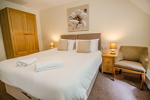 Two Night Getaway with Breakfast and Dinner for Two at The Royal Lodge picture