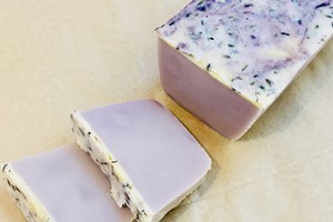 Lavender and Organic Soap Loaf Crafting Kit for One with The Soap Loaf Company Image 1