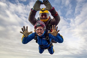 14,000ft Tandem Skydive in Nottingham picture